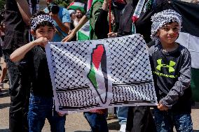 Palestinian community in Chile demonstrates against Israel's att